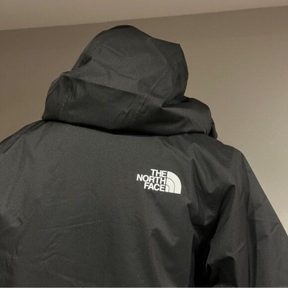 The North Face boys jacket with hood - Picture 12 of 15